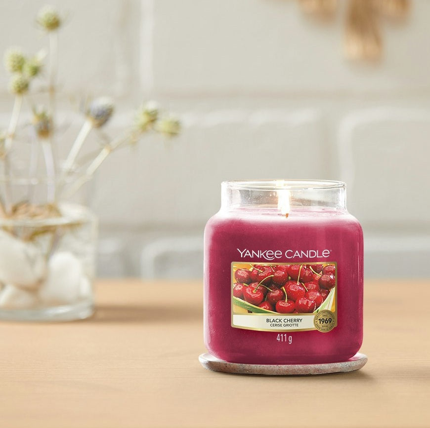 Yankee Candle Black Cherry 411g - Medium Jar