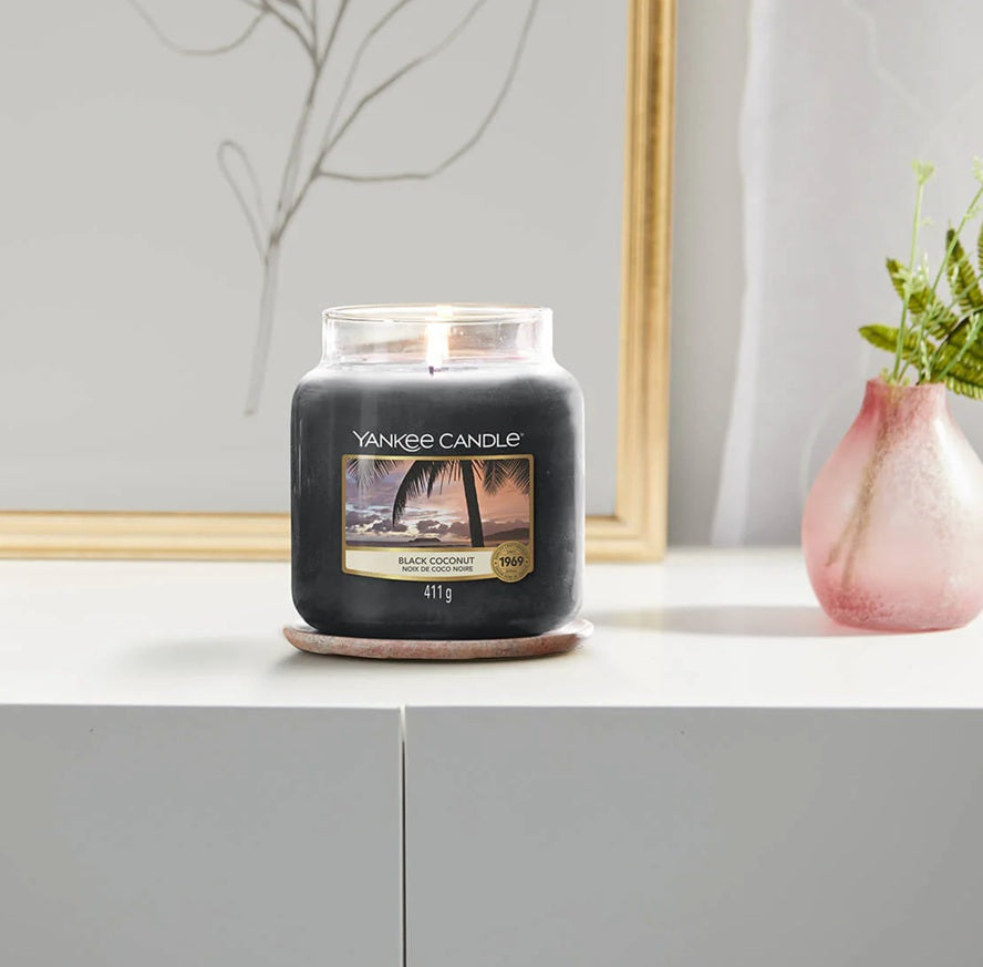 Yankee Candle Black Coconut 411g - Medium Jar