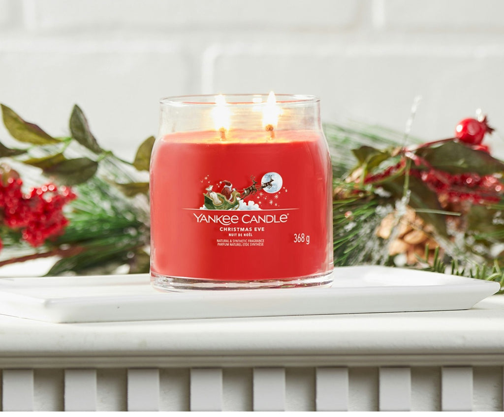 Yankee Candle Christmas Eve 368g - Medium 2-wick Signature